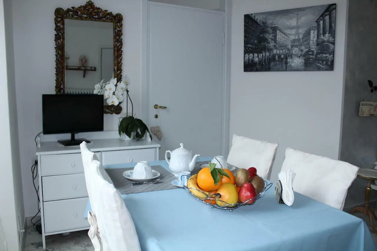 Como Happy Days Apartamento 0*,  Italia